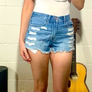 ((Hollister high rise distressed short)) 🔥